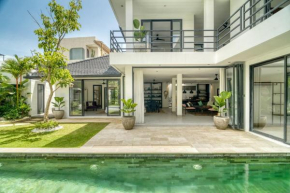 Summer House 5BR Villa in Berawa, Bali